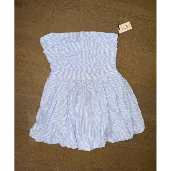 Sincerely Jules Dresses & Skirts - Sincerely Jules Blue White Seersucker Smocked Bubble Hem Strapless Mini‎ Dress L